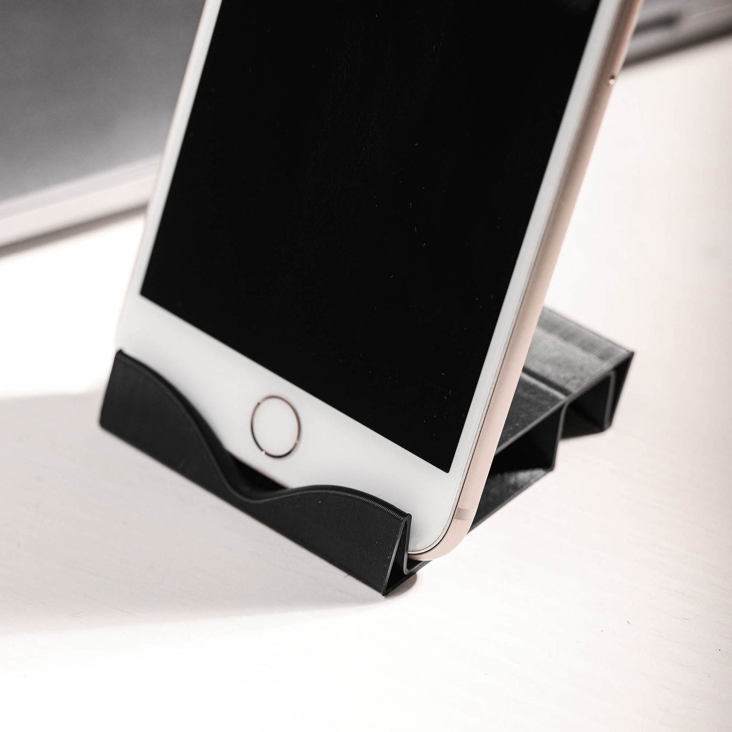V small portable desk phone stand