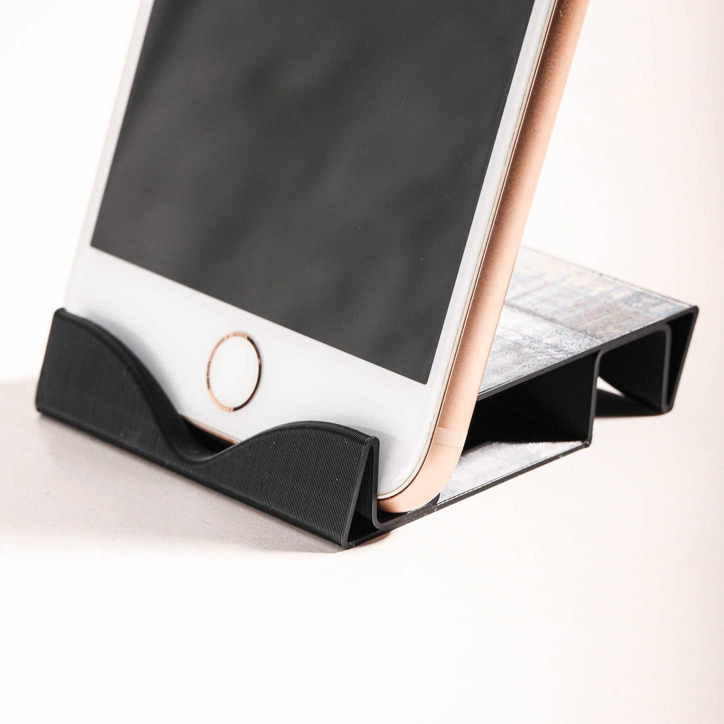 V small portable desk phone stand