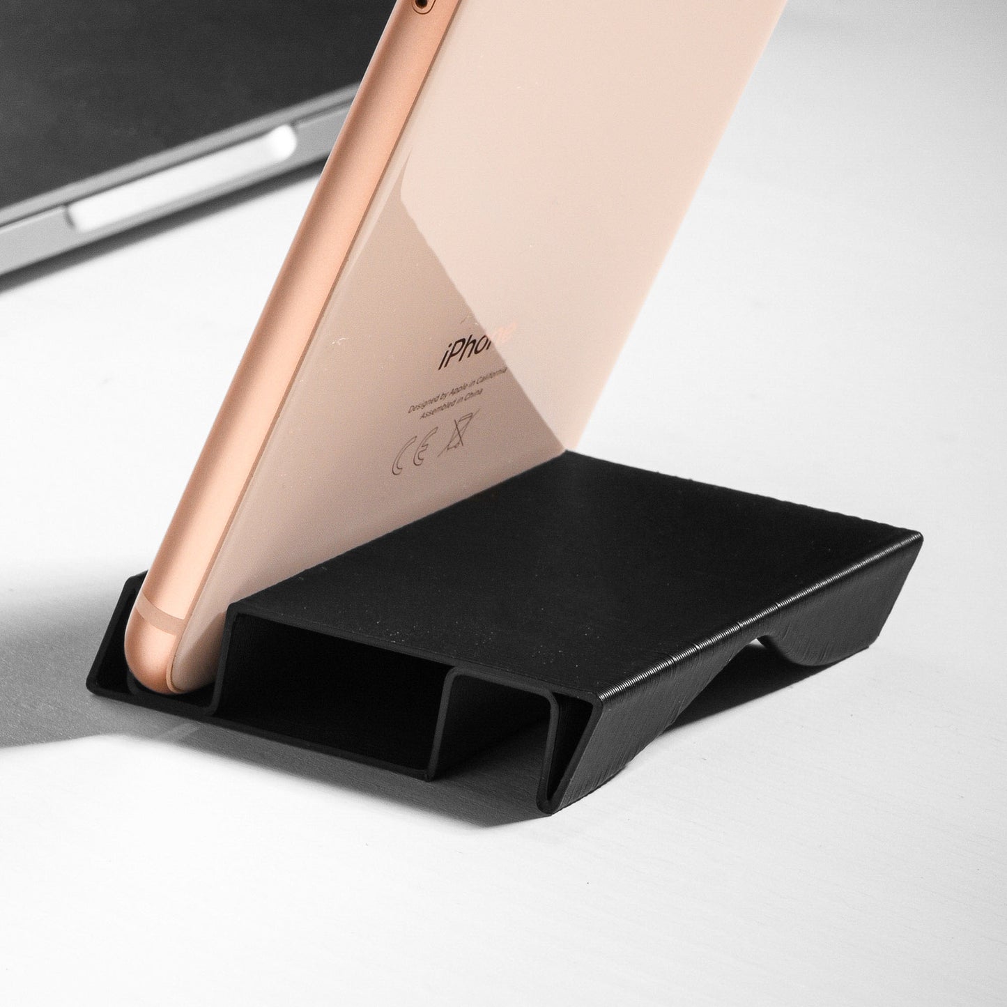 V small portable desk phone stand